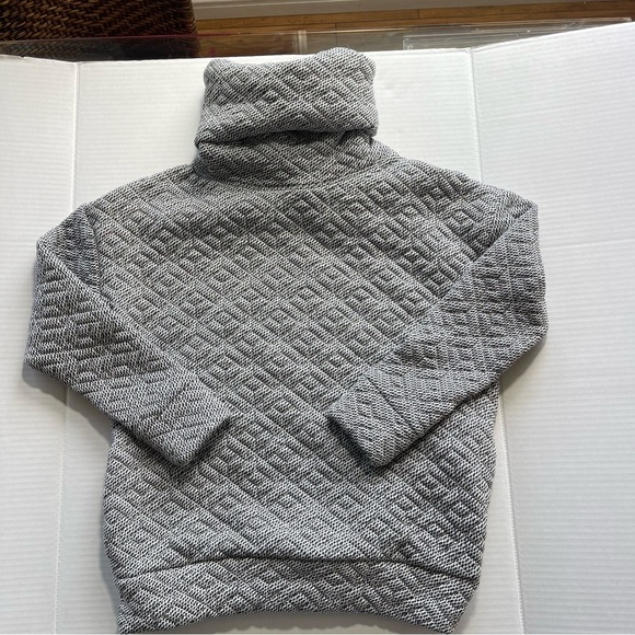 GAPFIT puffy quilted turtleneck sweatshirt sweater, women’s M. - Picture 2 of 10